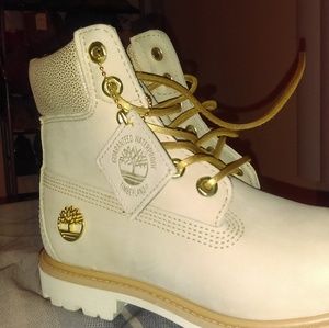 Size 7 in womens only worn once good condition